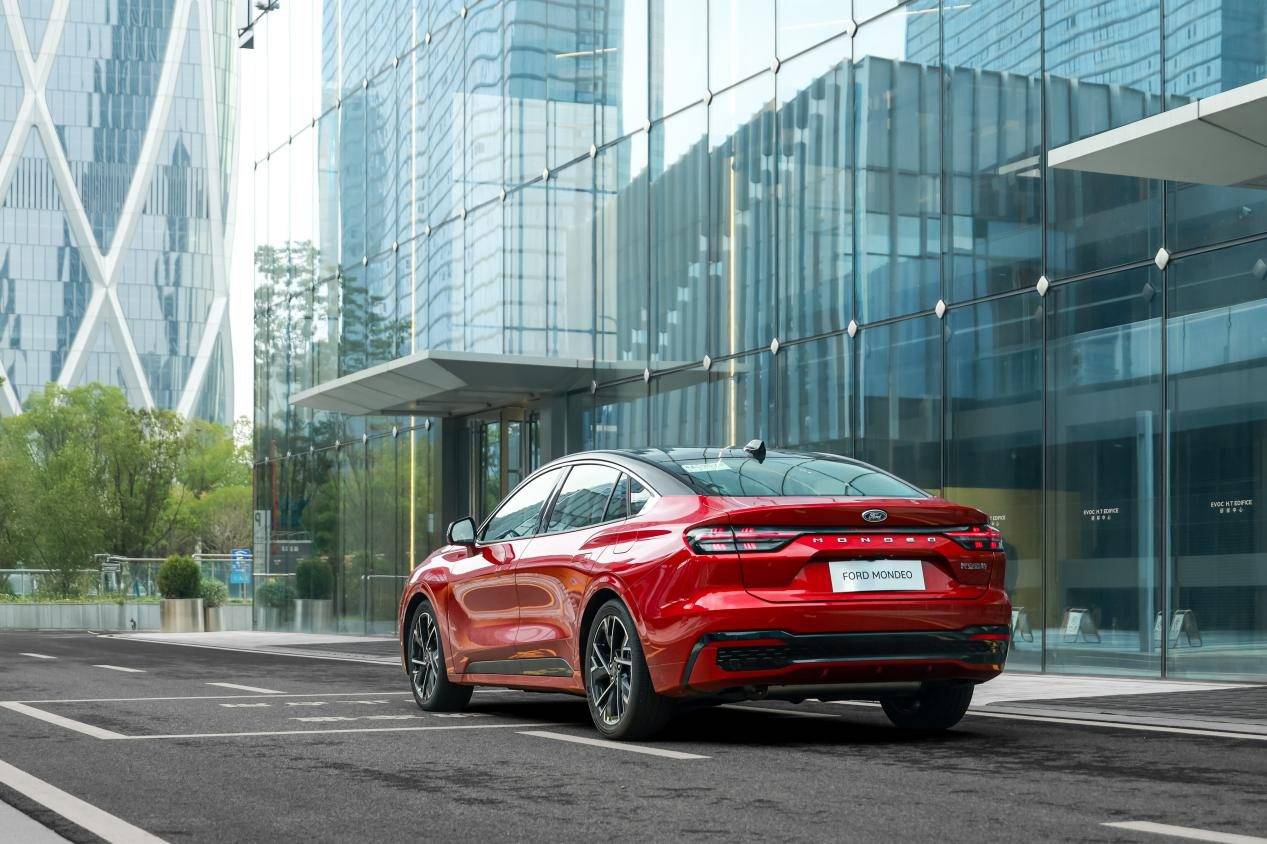 福特新蒙迪歐煥新登場,以“四大精鋼”重塑中高級(jí)轎車價(jià)值標(biāo)桿