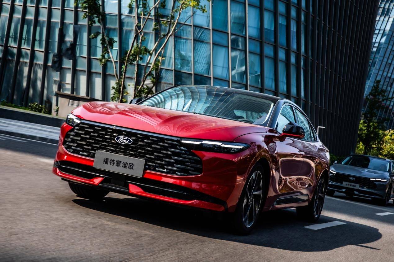 福特新蒙迪歐煥新登場,以“四大精鋼”重塑中高級(jí)轎車價(jià)值標(biāo)桿