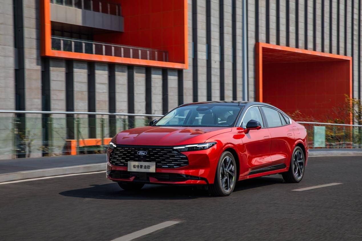 福特新蒙迪歐煥新登場,以“四大精鋼”重塑中高級(jí)轎車價(jià)值標(biāo)桿